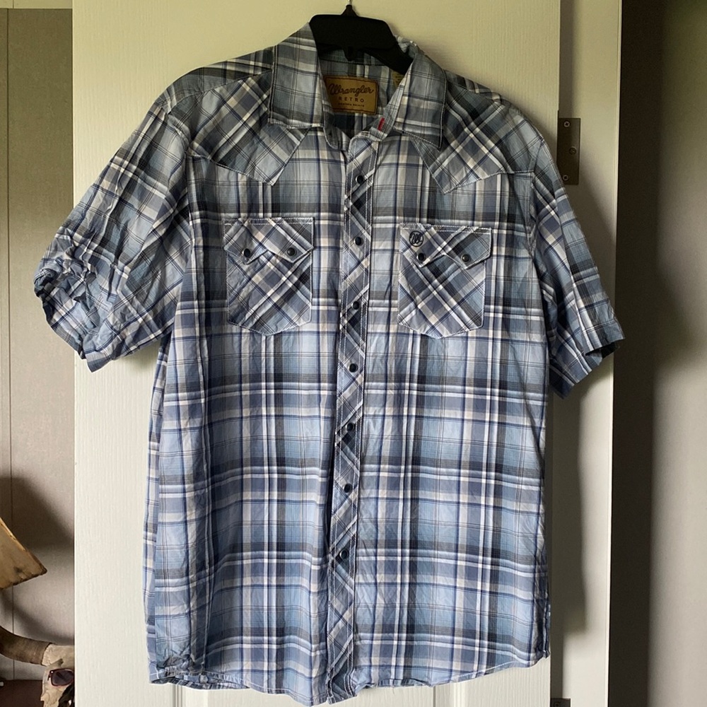 Wrangler retro short sleeve blue plaid pearl snap. Large Tall